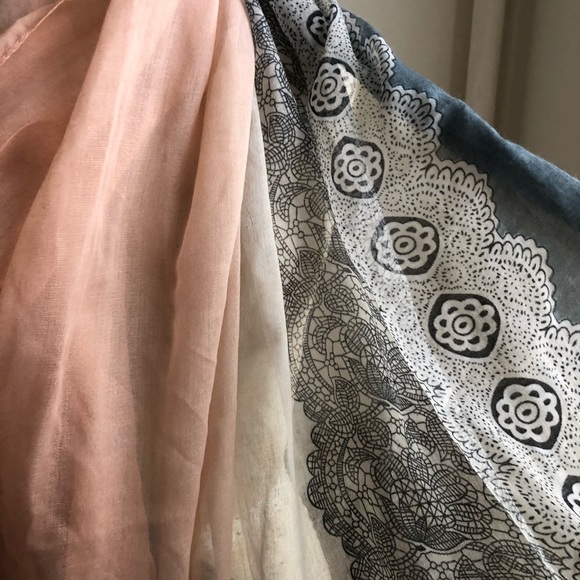 Patterned Infinity Scarf - Picture 3 of 4